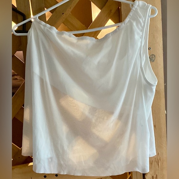 White Off the shoulder top size 1x - Picture 2 of 2